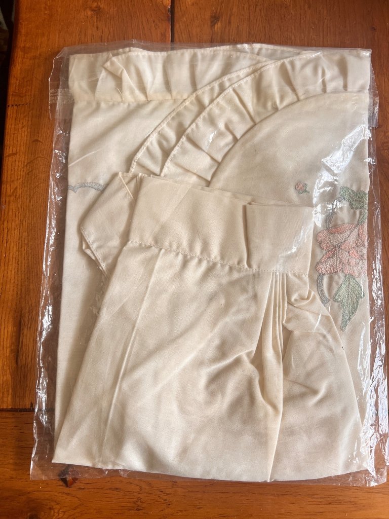 Lucille Embroidered Apron Set Half Apron 18"X19" Full Apron 26"X30" Beige Floral — image 2 of 6